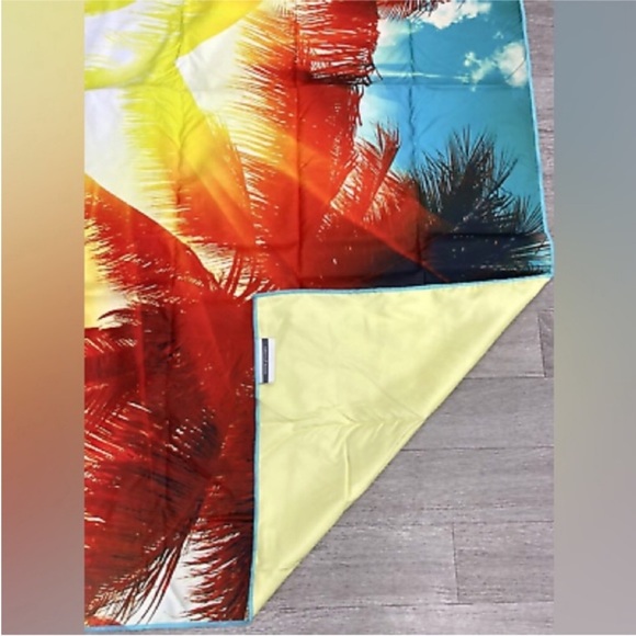 NWT House of Clouds Beach Towel Sand Free Microfiber Palm Trees - Picture 5 of 5